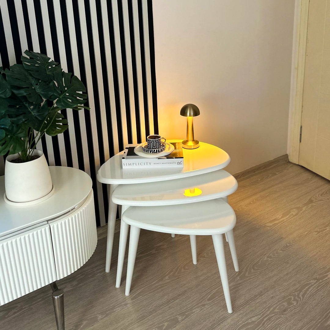 beyaz lake 3'lü zigon sehpa takimi modern ve zarif tasarimi ile odada ferah bir hava vornom