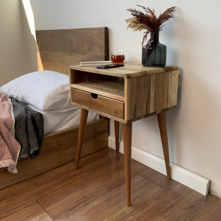 ahsap komodin modern yatak odasi dekorasyon icin ideal vornom