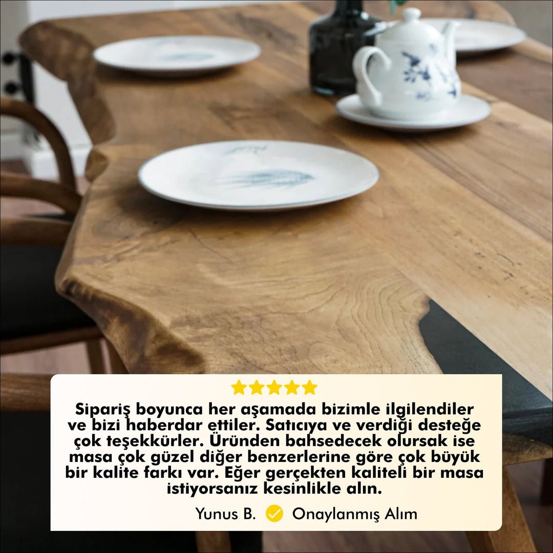 Masif ceviz masanin uzerinde olumlu müsteri yorumu olan bir etiket bulunuyor vornom