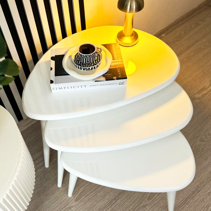 3'lu zigon sehpa takimi yuvarlak hatlariyla zarif bir gorunum sunuyor vornom