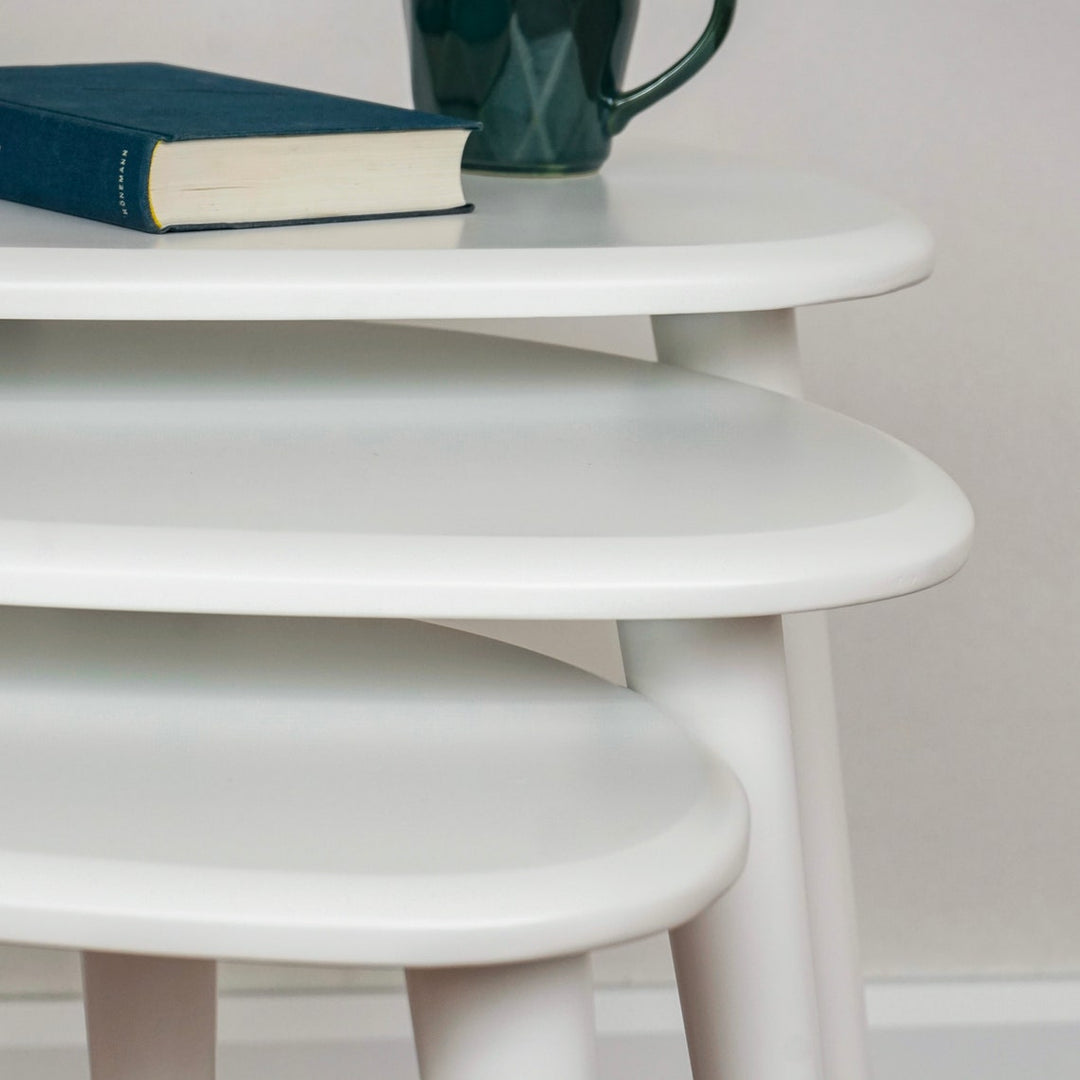 beyaz lake zigon sehpa seti rahat kullanim icin ideal yer tasarrufu saglayan tasarim vornom