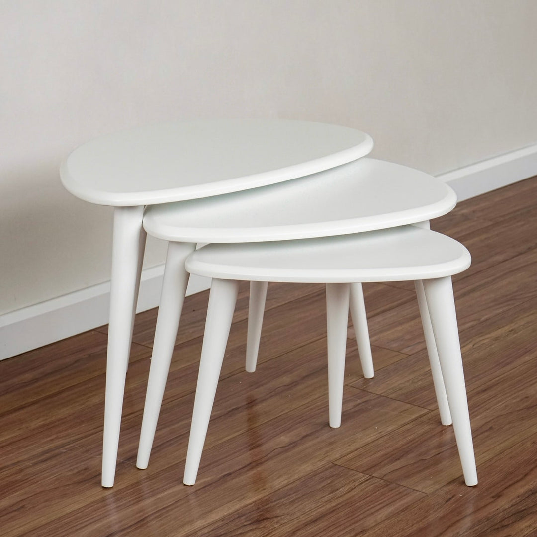 minimalist beyaz zigon sehpa takimi modern ve estetik tasarimiyla odaniza siklik katacak vornom