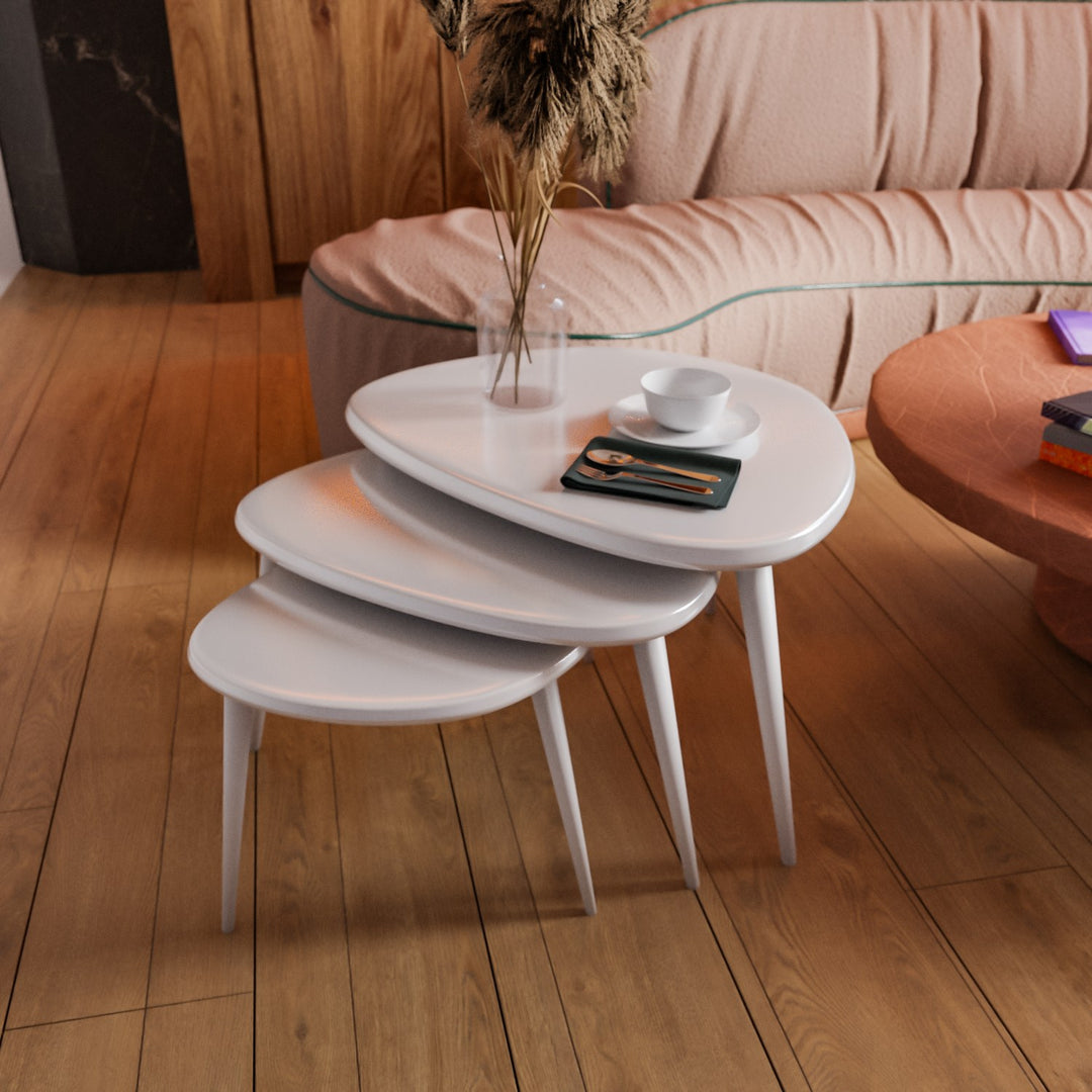 modern mat beyaz zigon sehpa seti zarif tasarimi ve kullanisli yapisi ile oturma odaniza modern bir hava katacak sehpa uzerinde dekoratif ayrintilar bulunuyor vornom