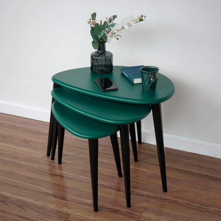 ic ice gecmis uclu yesil ahsap zigon sehpa islevsel ve estetik bir kullanim sunar vornom