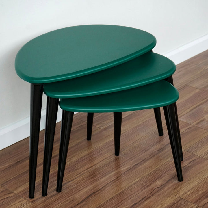 ahsap zigon sehpa uclu set yesil tabla ve siyah konik ayaklari ile fonksiyonel ve estetiktir vornom