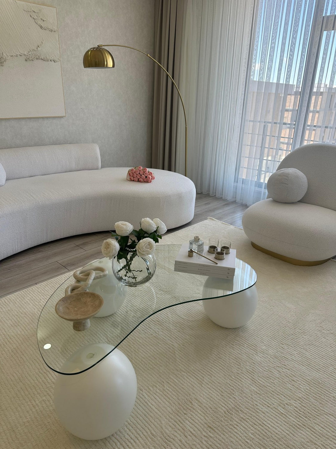 cam-orta-sehpa-modelleri-sade-minimalist-tasarim-ferah-salon-icin-el-yapimi-vornom