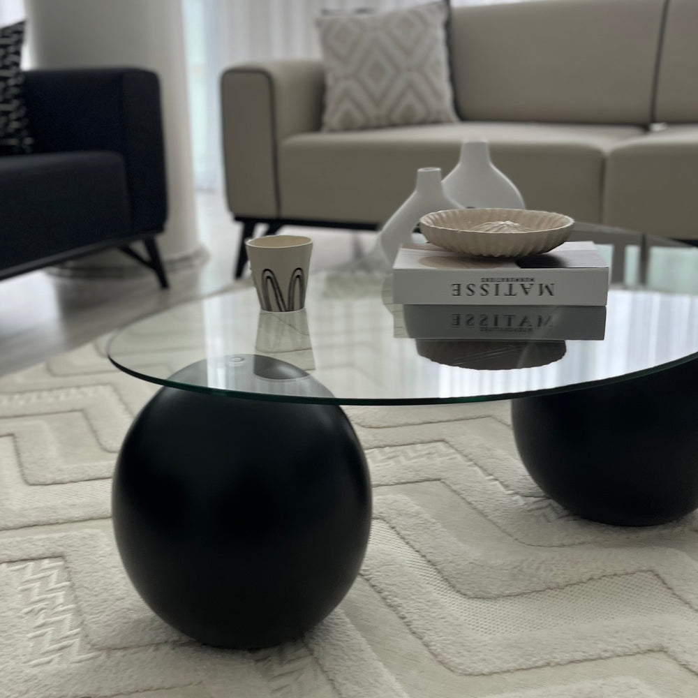 minimalist tasarimli cam sehpa siyah yuvarlak top ayaklarla modern dekor vornom