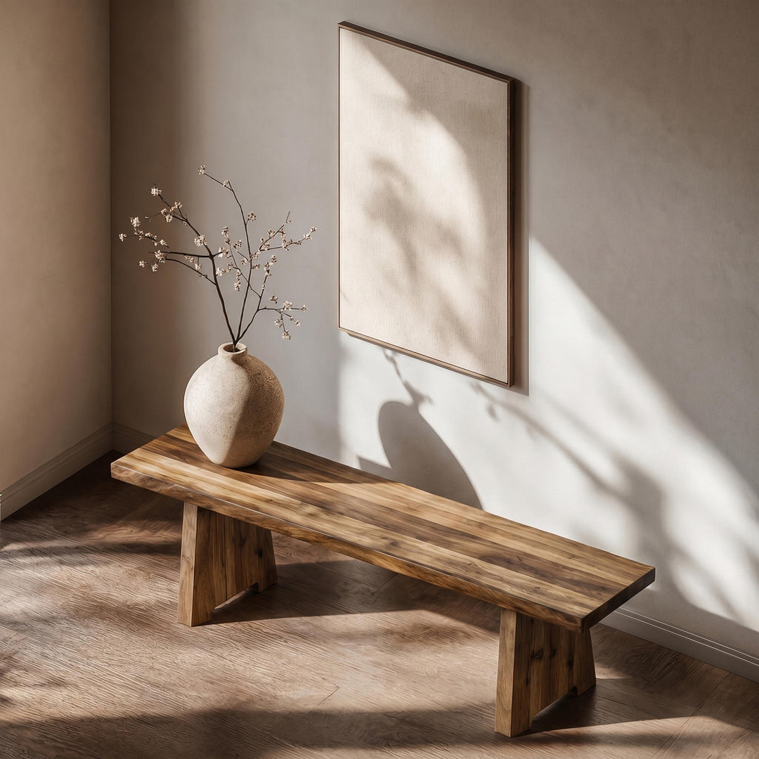 Minimalist ve ham ahşap estetiğini bir arada sunan, antre veya salonlar için ideal ceviz ağacından ahşap bench.