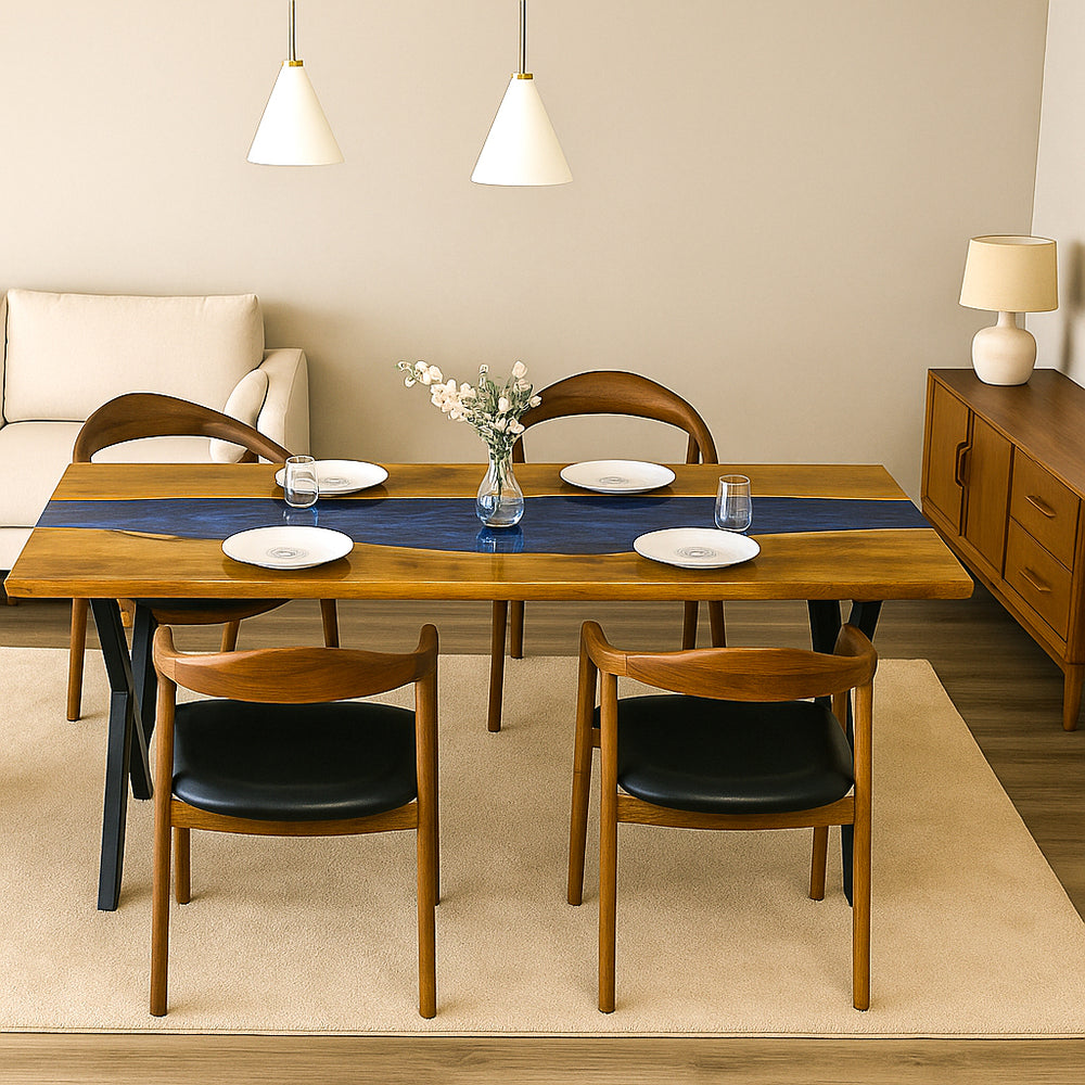 Mavi nehir epoksi dogal kenar ceviz yemek masasi 4 sandalye ile on cepheden cekilmis goruntu vornom