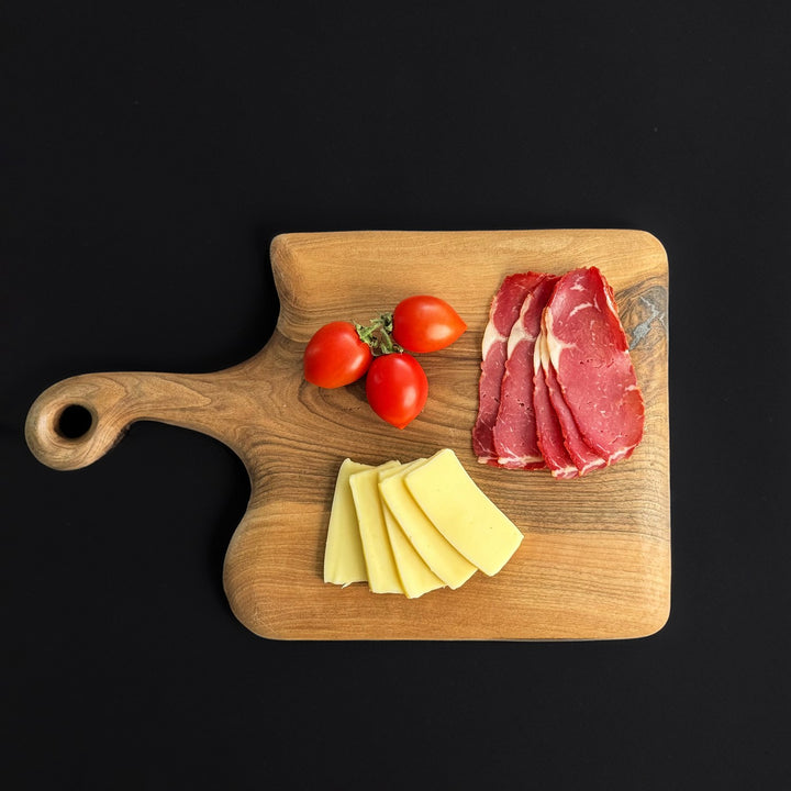 et dograma tahtasinin ustten gorunum ile modern tasarimi tutma kismi ve asmak icin acilan deligi one cikiyor vornom