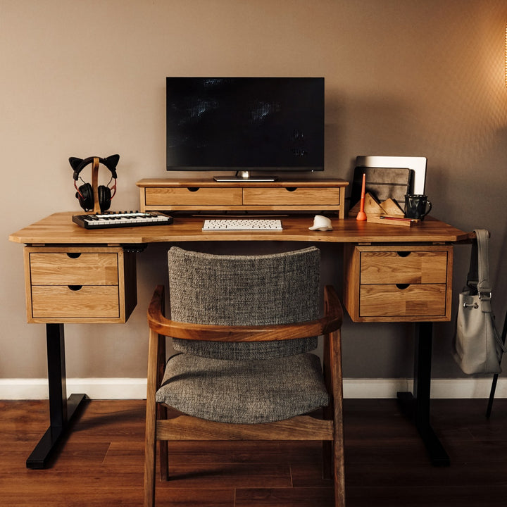 elektrikli yukseklik ayarli masa cekmeceli monitor standi kulaklık ve tablet tutucu ile cok yonlu kullanim saglar vornom