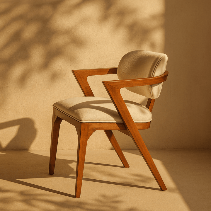 Z-Form Masif Kayın Tasarım Koltuk; ahşap çerçeve ve bej döşemeli oturma alanı ile şık bir tasarım.