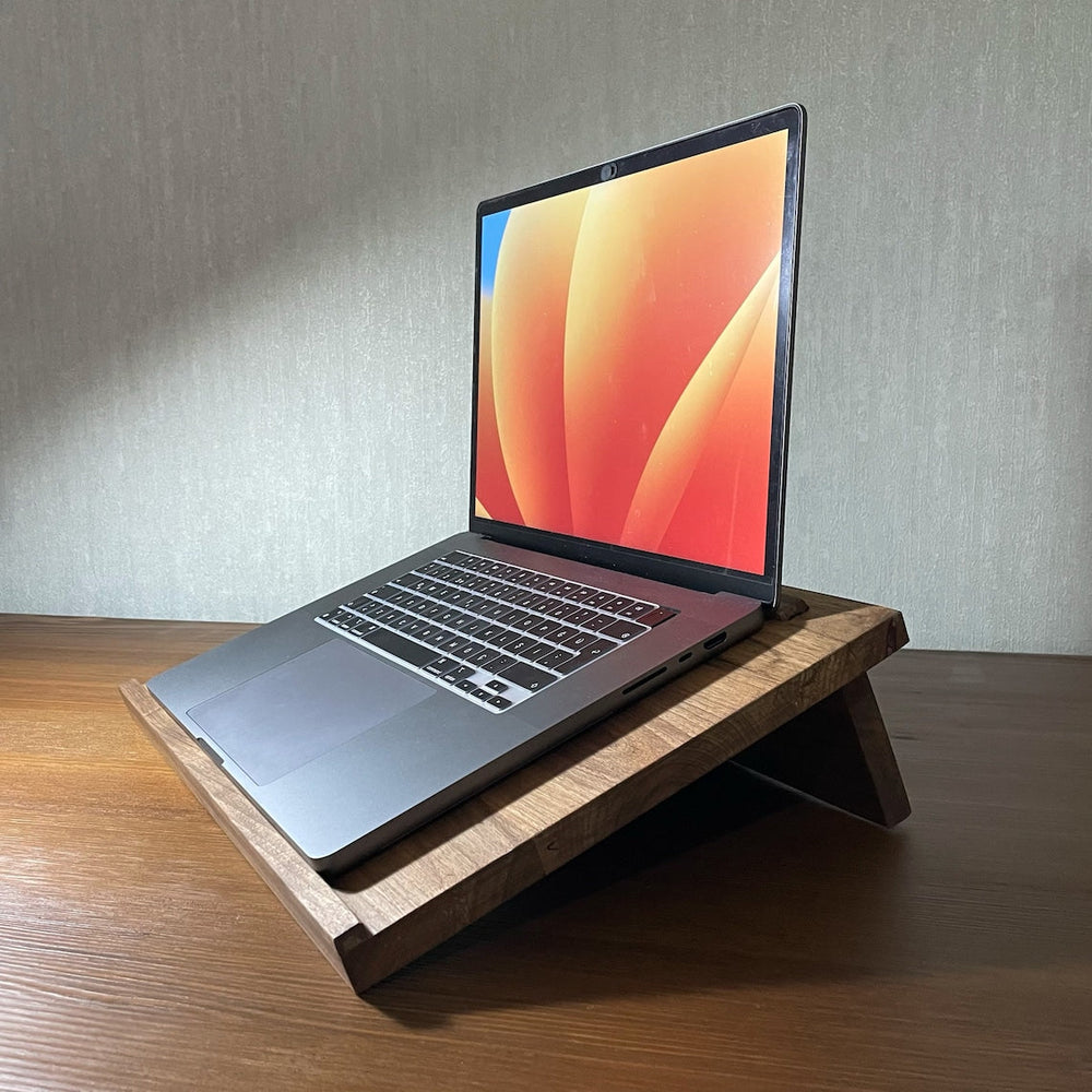 Ahsap laptop standi masif ceviz dizustu bilgisayar yukseltilici ergonomik tasarim vornom
