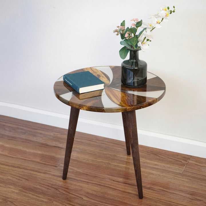 epoksi ceviz yan sehpa yel degirmeni tasarimiyla modern ve sik vornom