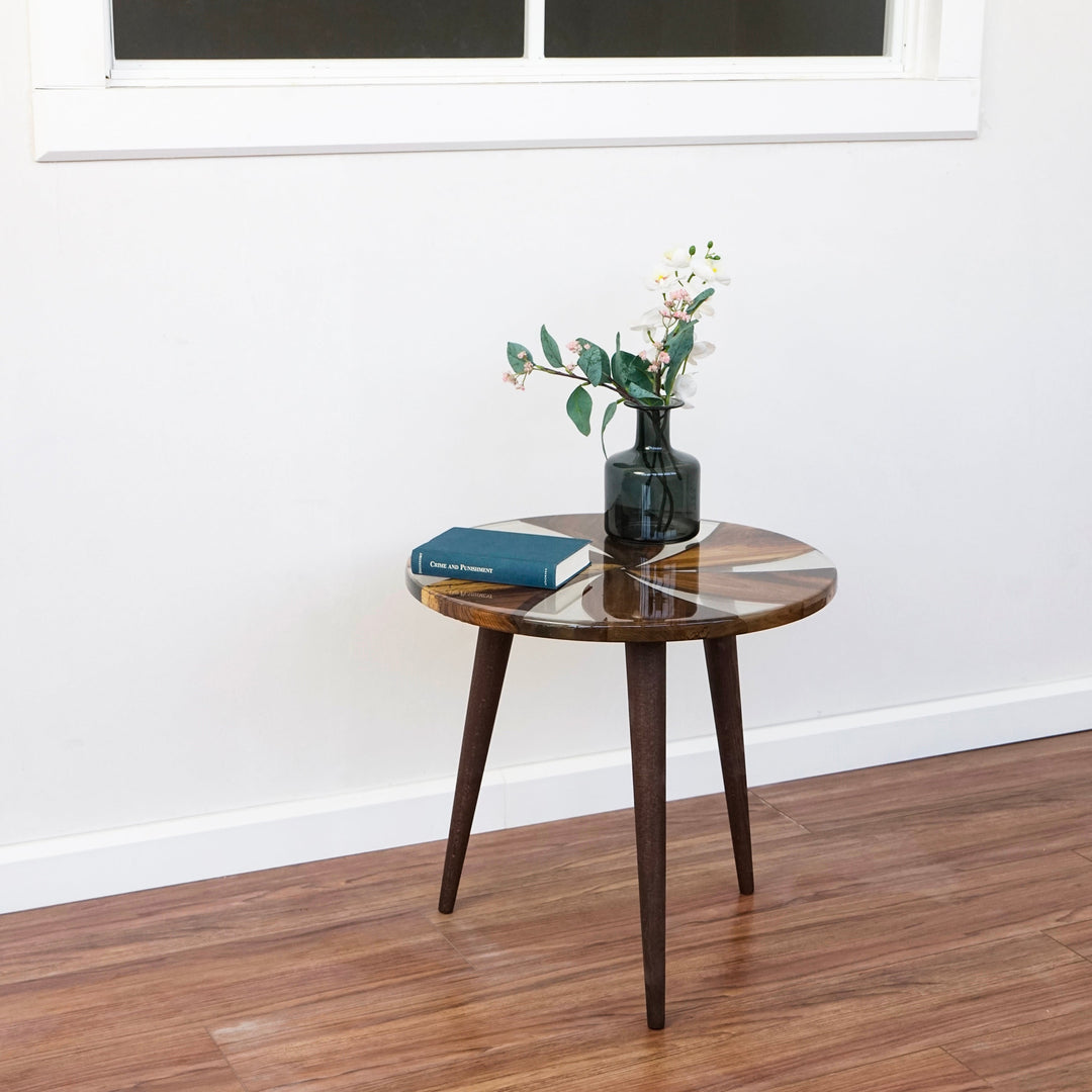 konik ayakli yel degirmeni tasarimli modern epoksi ceviz sehpa vornom