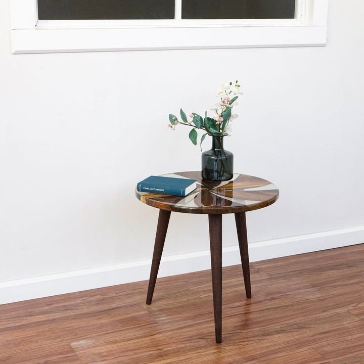 konik ayakli yel degirmeni tasarimli modern epoksi ceviz sehpa vornom