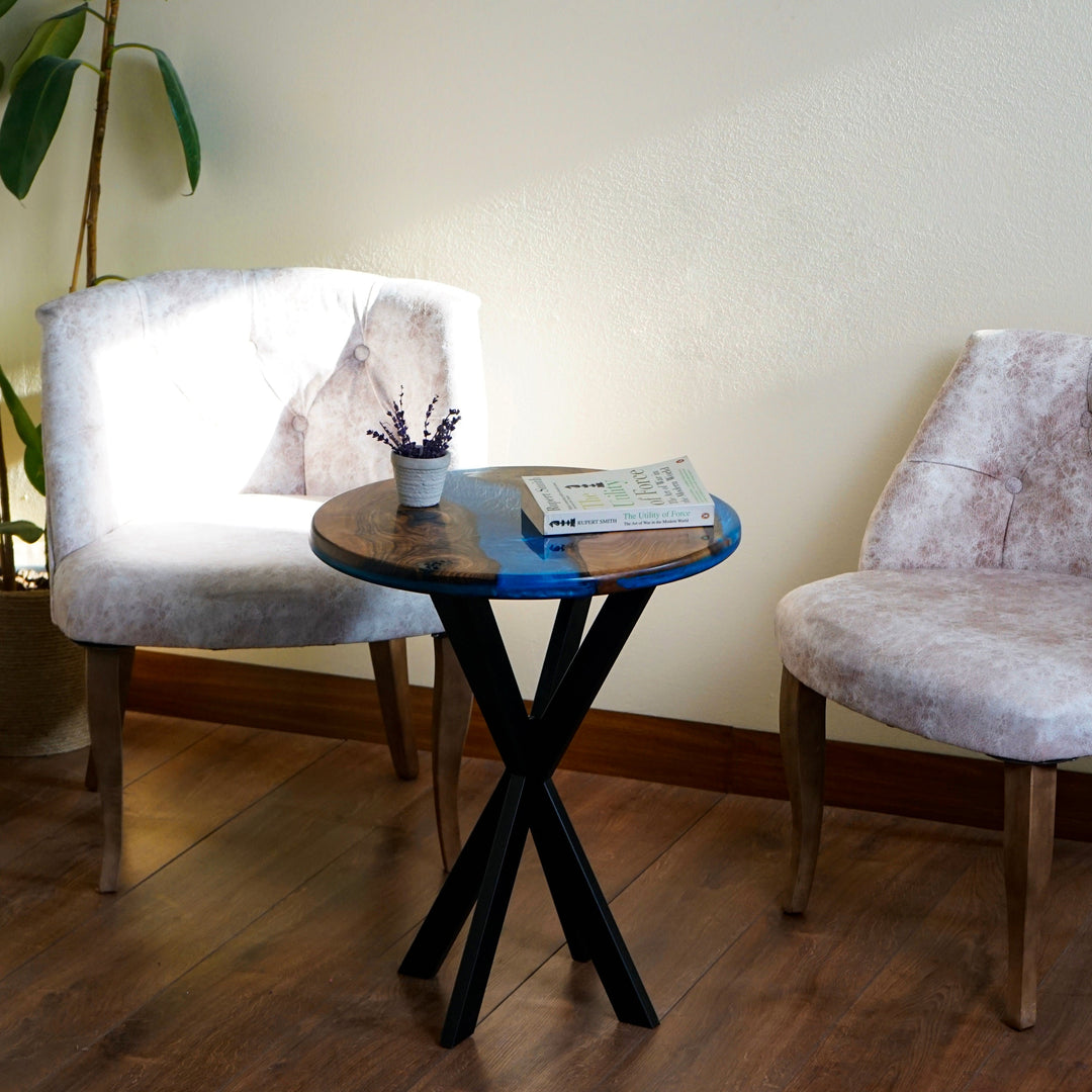 metal ayakli mavi epoksi nehir desenli yuvarlak modern ceviz sehpa vornom