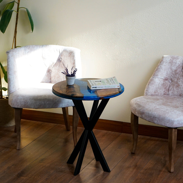 metal ayakli mavi epoksi nehir desenli yuvarlak modern ceviz sehpa vornom